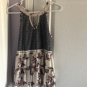 Like New - Med. Altar’d State Top